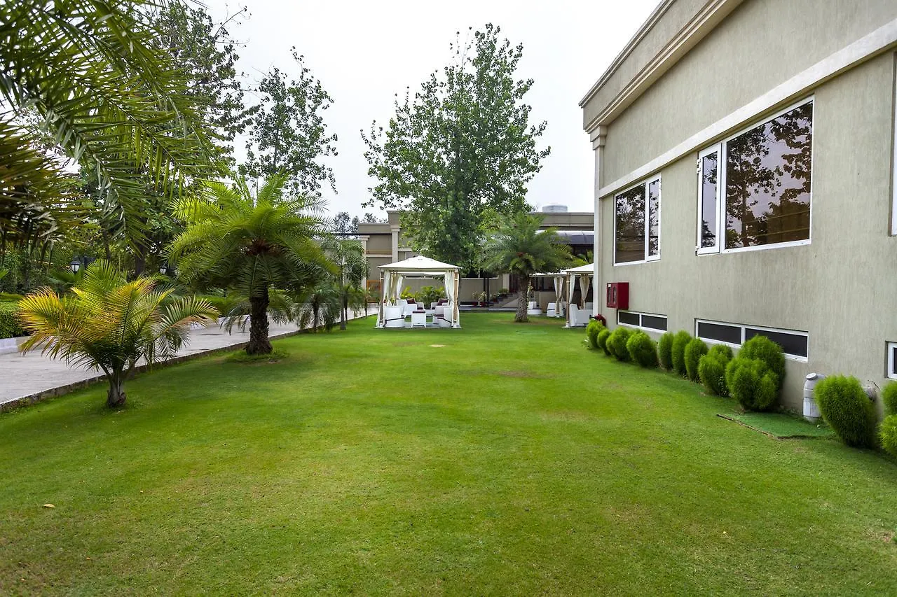 Atrio By Devam Hotel Gurgaon 4*,