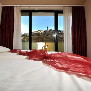 https://hotel-fontana.in-istria.net